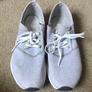 New Balance Tennis Shoes